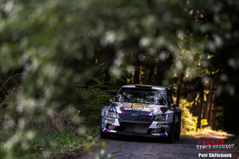 Poslední kilometry Rallye Český Krumlov rozhodly. Kopecký poráží Pecha o tři sekundy.