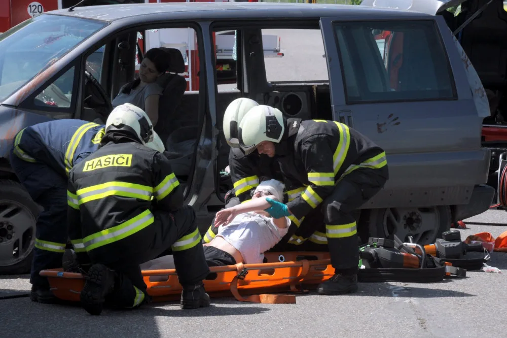 Jihočeští záchranáři, hasiči i policisté společně cvičili zásah u hromadné nehody