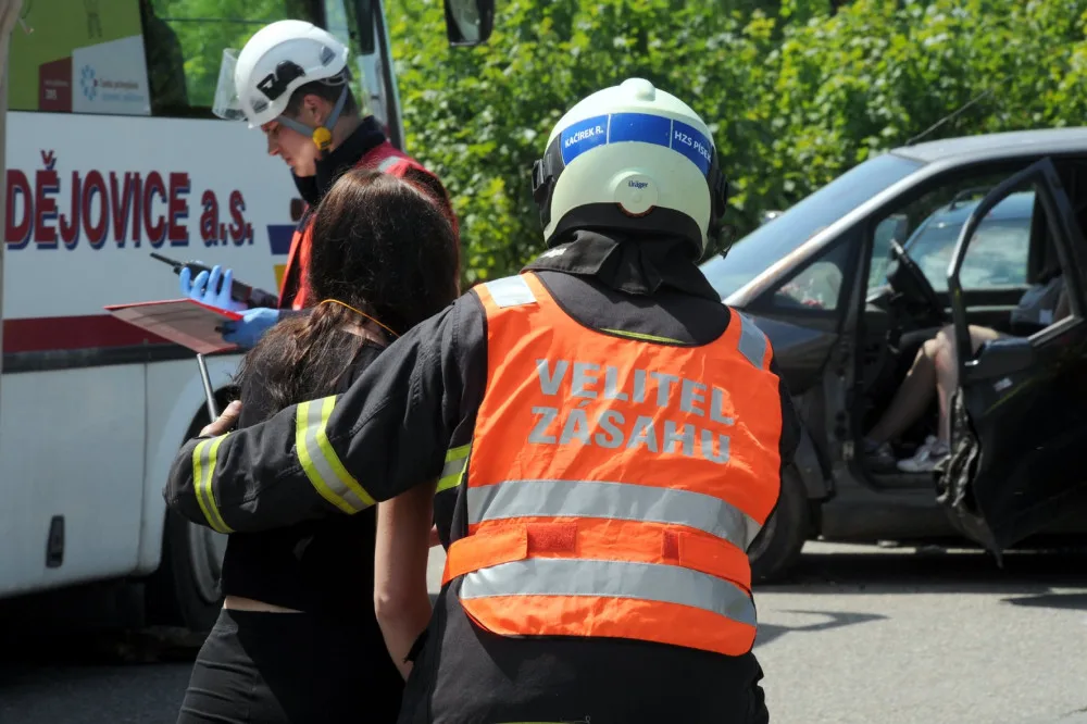 Jihočeští záchranáři, hasiči i policisté společně cvičili zásah u hromadné nehody