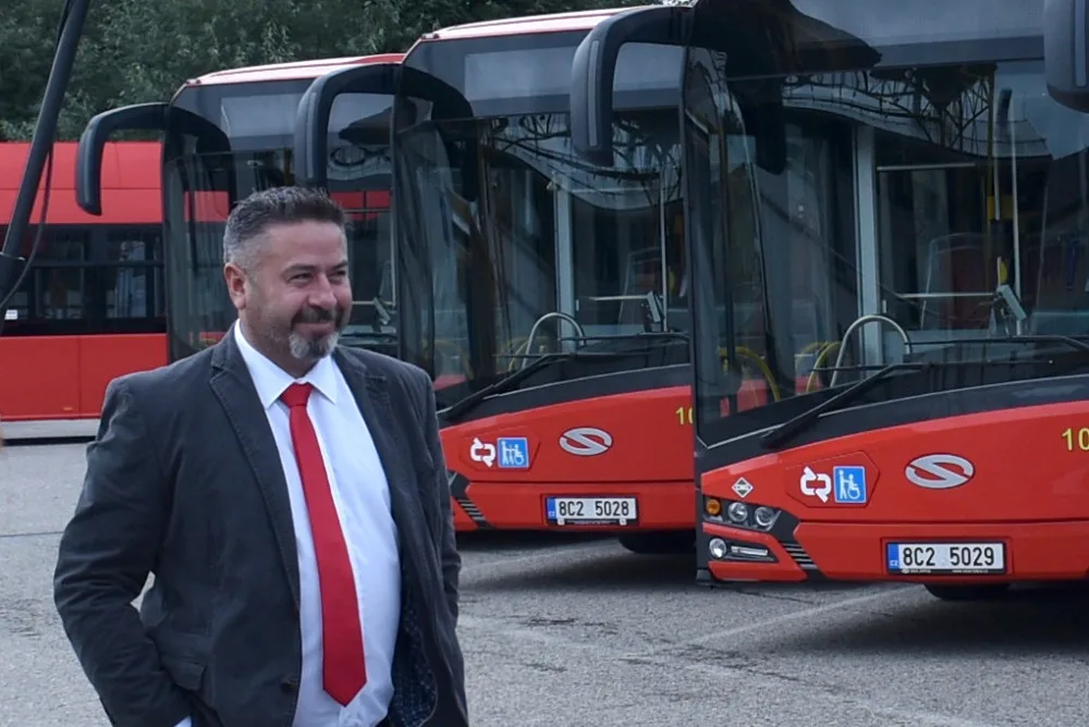 Mzdy řidičů autobusů musíme řešit, říká ředitel dopravního podniku Slavoj Dolejš