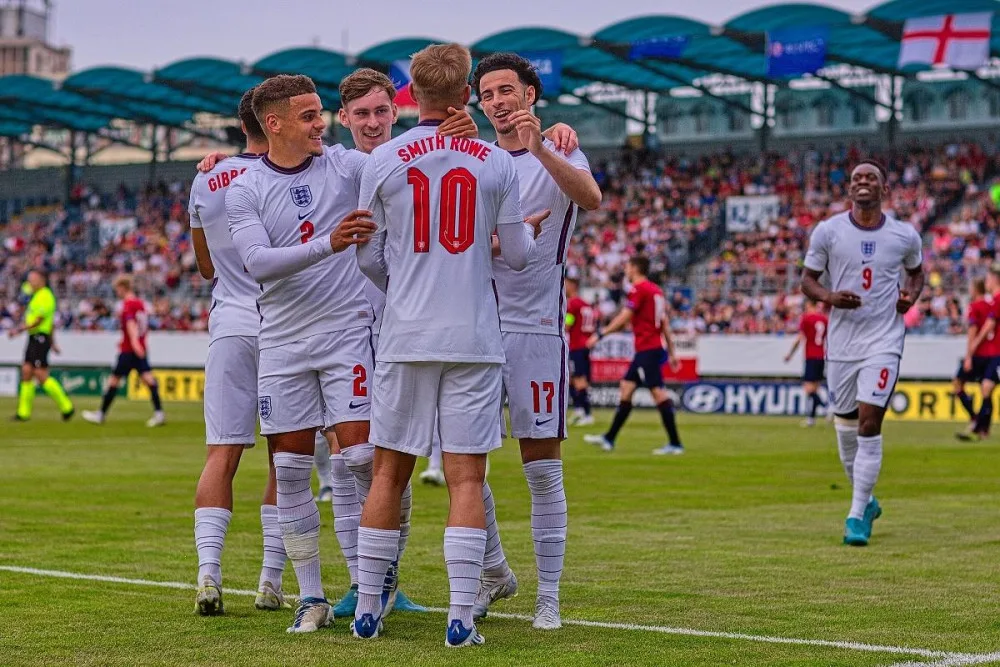 Fotbalová jednadvacítka podlehla Anglii 1:2 a vzdálil se jí přímý postup na mistrovství Evropy