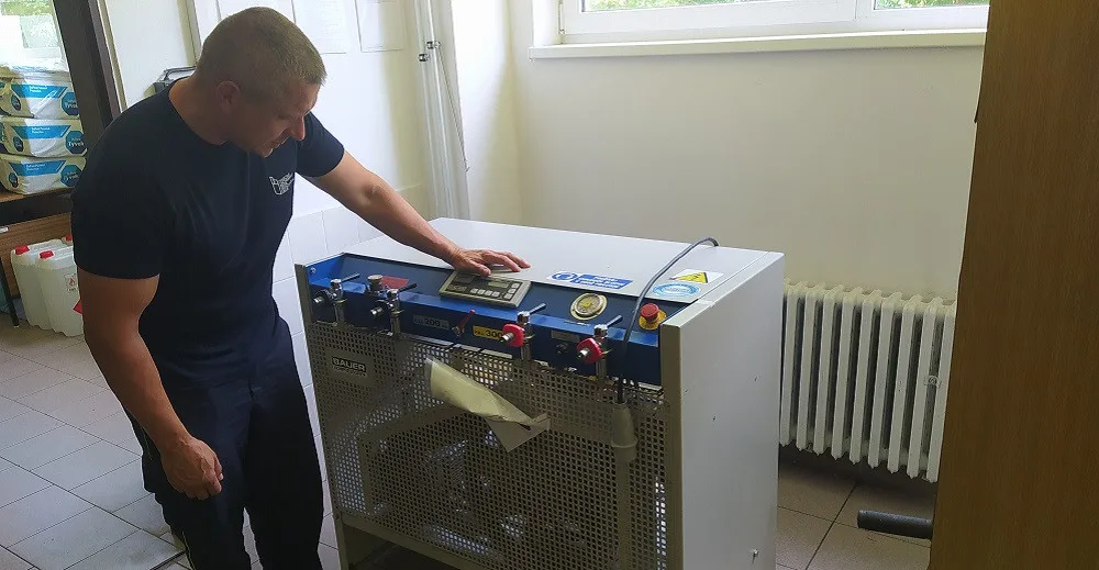 Jihočeští hasiči získali díky nadaci ČEZ termokamery, ochranné oděvy, defibrilátory a další vybavení