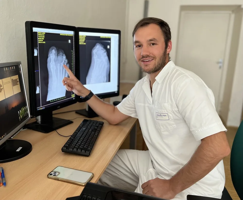 Špičková péče je zejména o lidech, říká mladý lékař písecké nemocnice