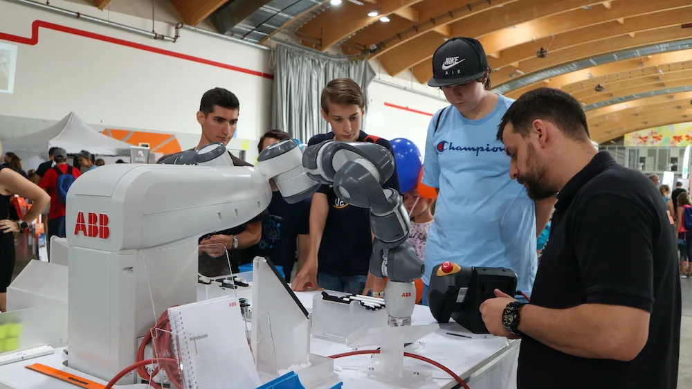 Výstava Dobrodružství s technikou pro děti i dospělé se po dvou letech vrací s mimořádně pestrým programem
