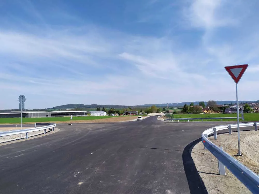 Stavba obchvatu Chýnova zkomplikuje dopravu. Omezení potrvá do konce června