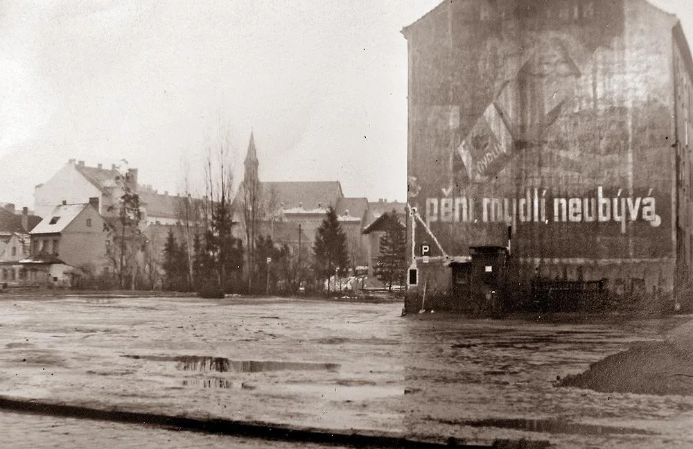 DRBNA HISTORIČKA: Jak vypadalo Senovážné náměstí a jeho okolí?