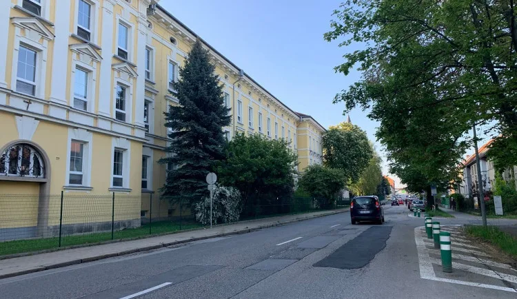 Město opraví silnici, která vede k českobudějovické nemocnici