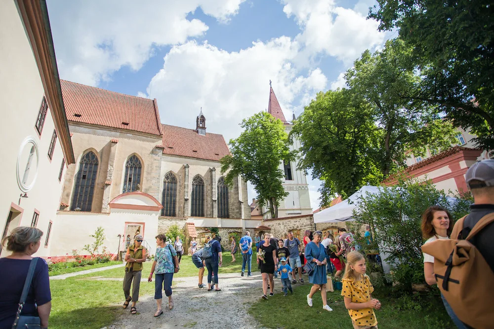 Zastavte se v Blatné a přivoňte k růžím