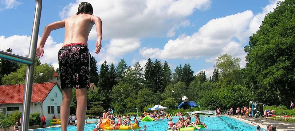 Teploty v Česku v pondělí odpoledne překročí 31 stupňů