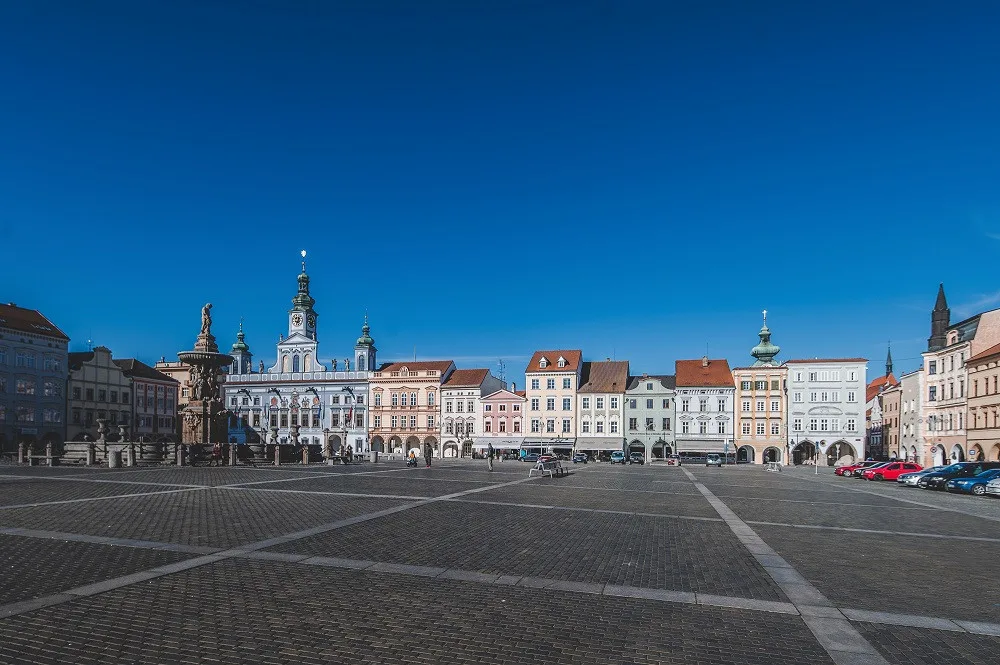 Změny v centru Budějc budou mít zpoždění. Severní strana náměstí zůstane průjezdná