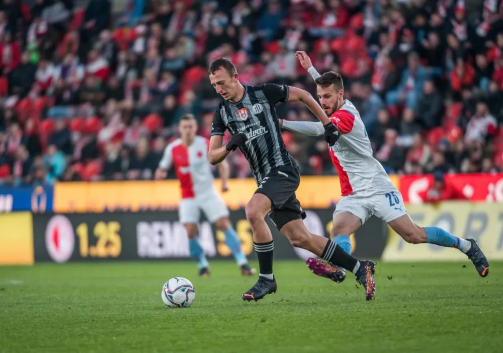 Záložník Matěj Valenta přestupuje z Dynama do Slavie