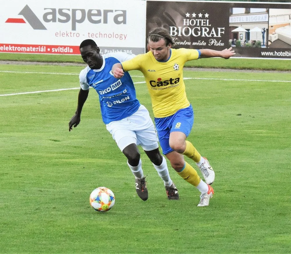 Sy Babacar je hráčem Táborska. Do Česka ho přivedl agent Abdallaha Simy