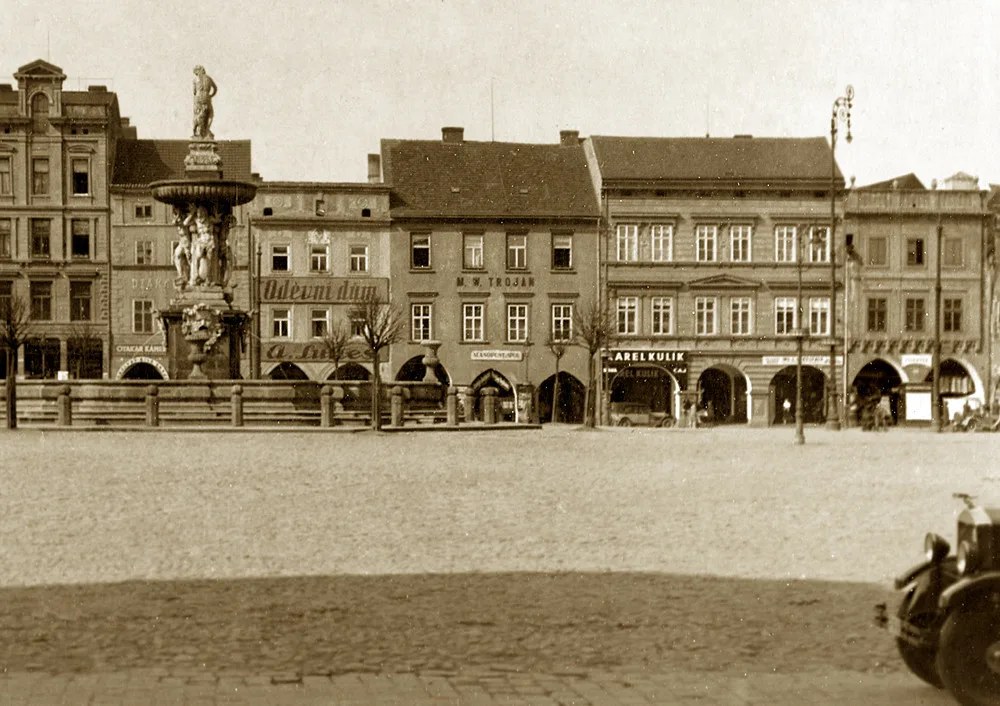 Dům. č. 16 U Kulíků na náměstí Svobody po roce 1932.