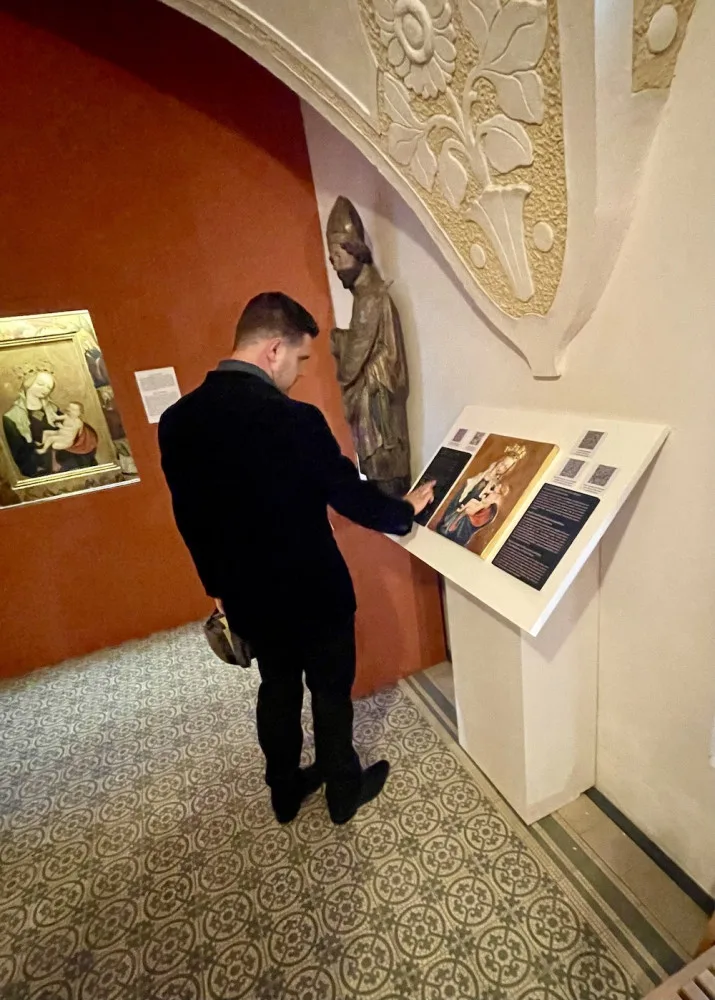 Univerzita umístila haptický model Vyšebrodské madony pro nevidomé a slabozraké v cisterciáckém klášteře ve Vyšším Brodě