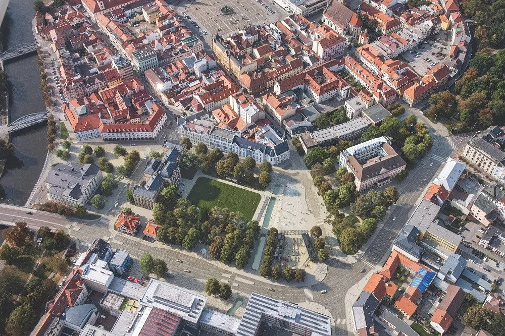 Podzemní parkoviště a odkrytý náhon. Budějce chystají velkou proměnu Senovážného náměstí