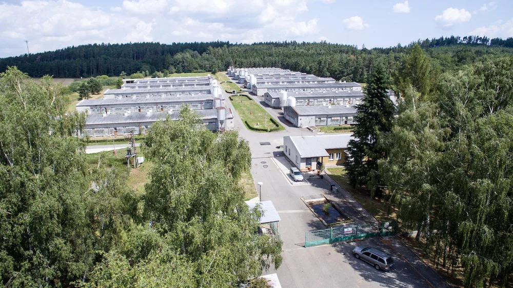 V Letech začala demolice vepřína. Památník holokaustu bude stát přes 100 milionů korun