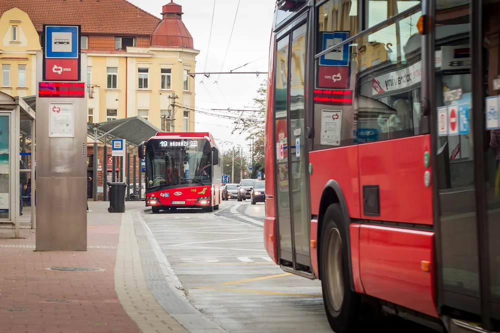 POLITICKÁ KORIDA: Jak řešit situaci v dopravním podniku?