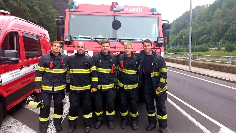 Na pomoc Hřensku vyrazili i jihočeští hasiči