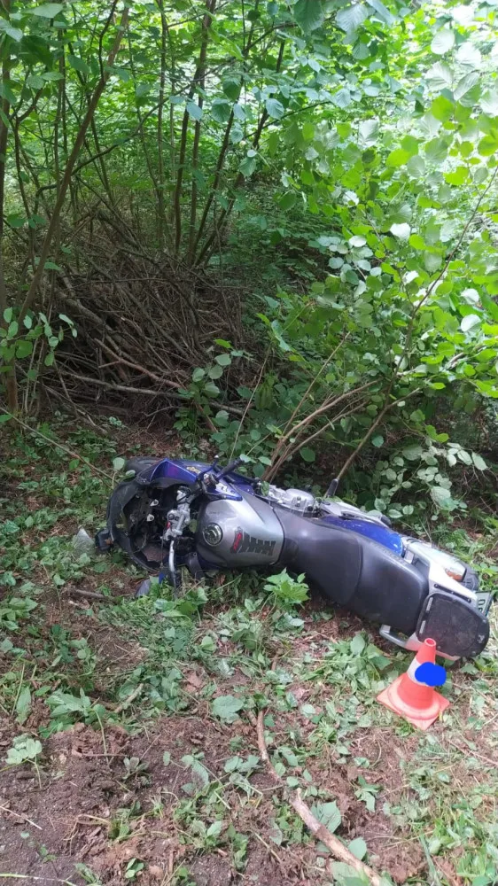 Na Písecku zemřel nezletilý motorkář. Narazil do stromu