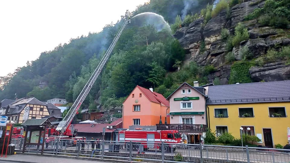 Na pomoc Hřensku vyrazili i jihočeští hasiči