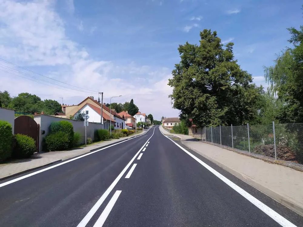 Oprava silnice mezi Lidmovicemi a Skočicemi je téměř hotová. Práce vyšly na více než 21 milionů korun