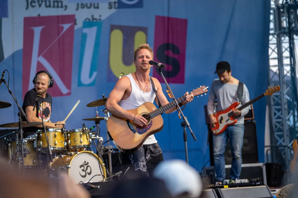 Hudební festival Hrady CZ rozezní Rožmberk nad Vltavou s kapelami Rybičky 48, Chinaski či Divokej Bill