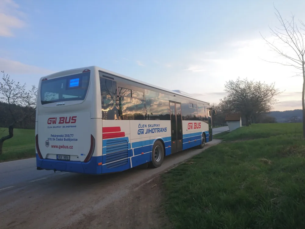 Kraj zatím nebude zdražovat jízdné v autobusech. Omezovat nebude ani spoje