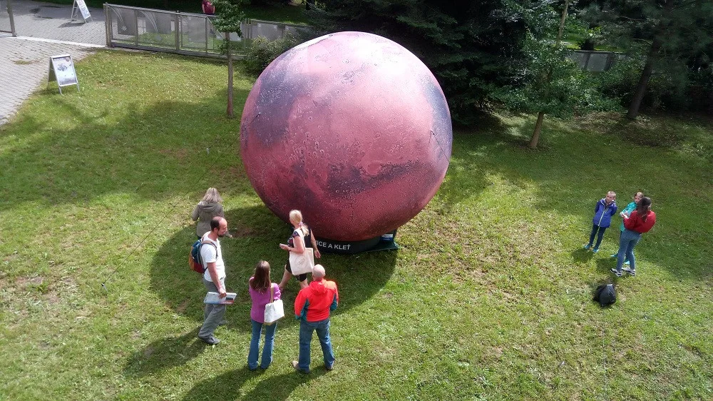 Nafukovací Mars, digitální jednohubky i pozorování noční oblohy nabízí nedělní odpoledne na hvězdárně