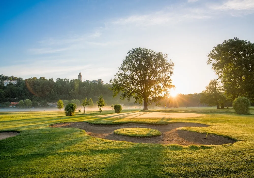 Zámecký Golf Resort Hluboká nad Vltavou hledá hostesky.