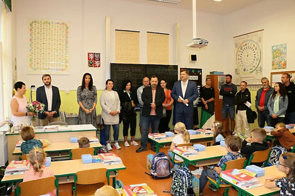 Děti se vrátily do školních lavic. Na přechodech pro chodce dohlíželi policisté