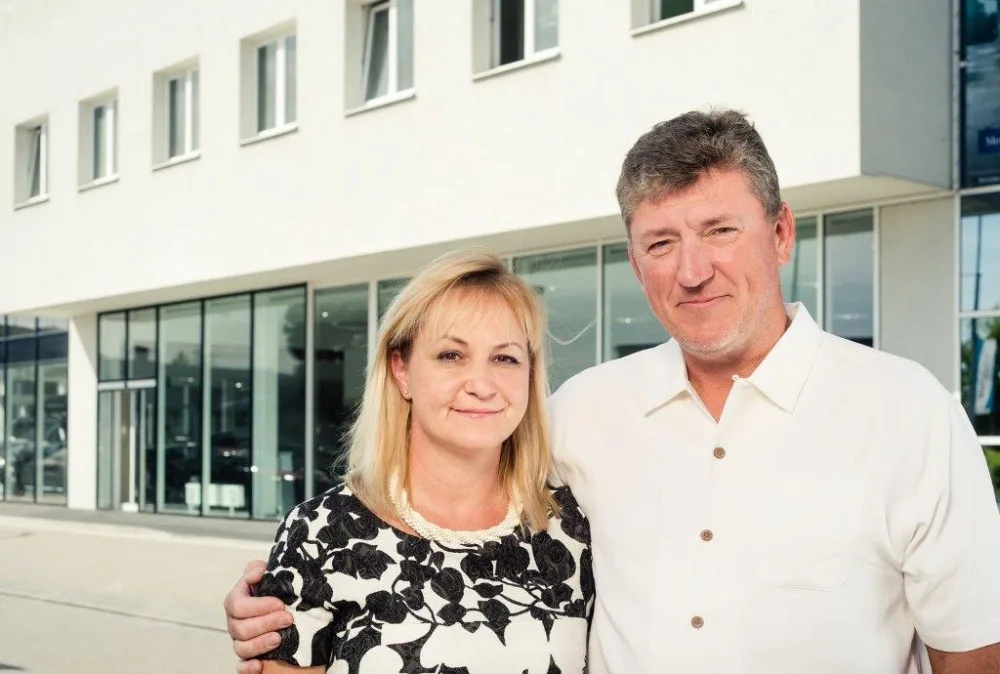 Českobudějovický prodejce vozů Milan Král a.s. slaví 30 let. V rámci oslav připraví akce pro zákazníky a investuje do místního hokeje