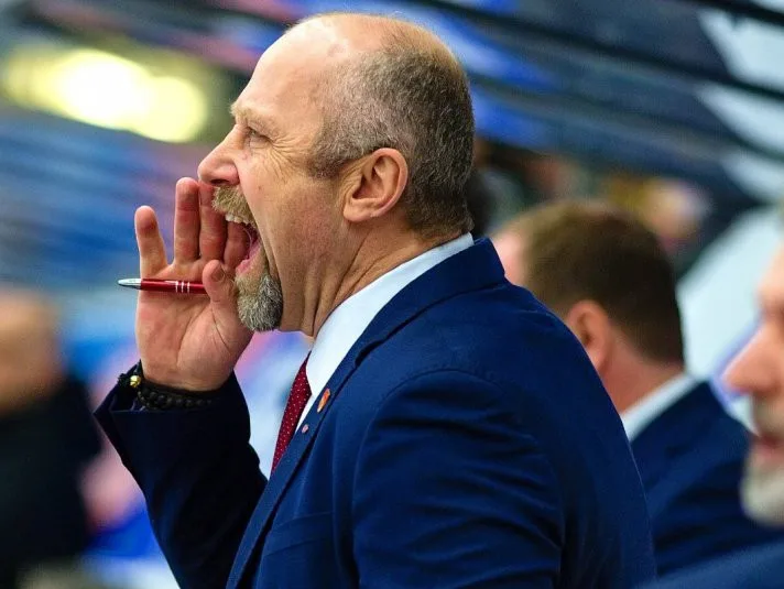 Potřebujeme, aby ruku k dílu přiložili další hráči, říká trenér Modrý