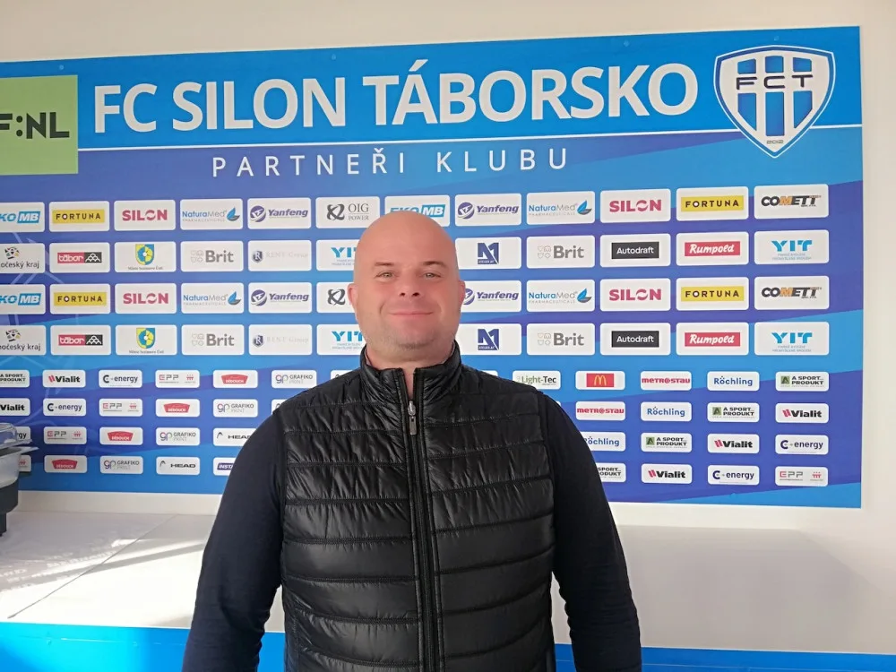 Ze Spojených arabských emirátů do Táborska. Nádvorník povede druholigový klub