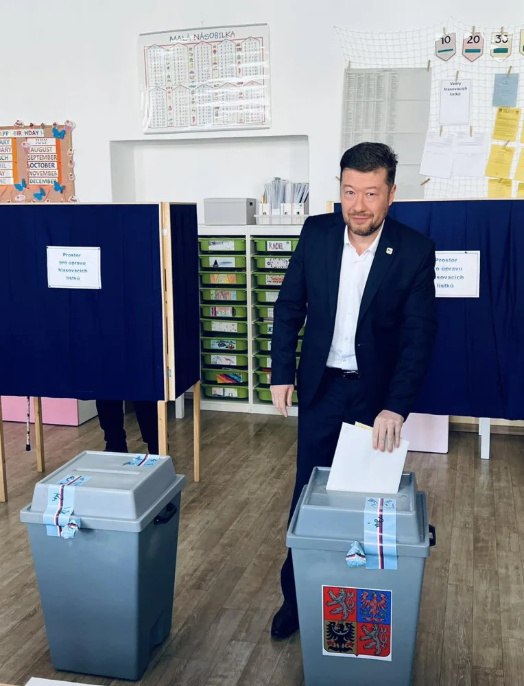 VOLBY 2022: Odvoleno, radoval se Okamura. Omylem dal hlas TOP 09