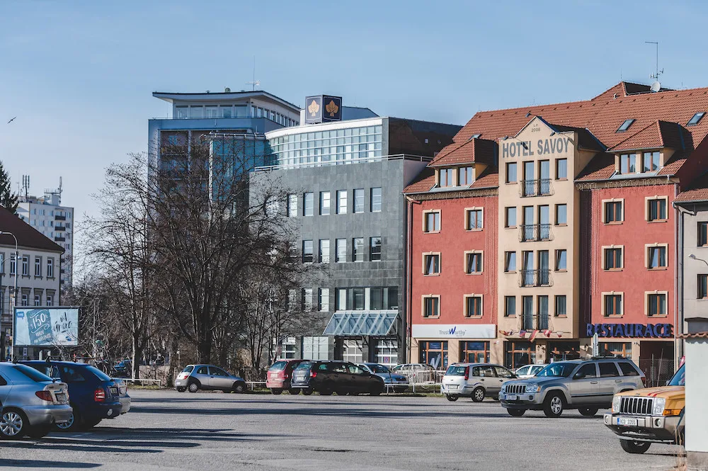 Porucha uzavře frekventované parkoviště v centru města