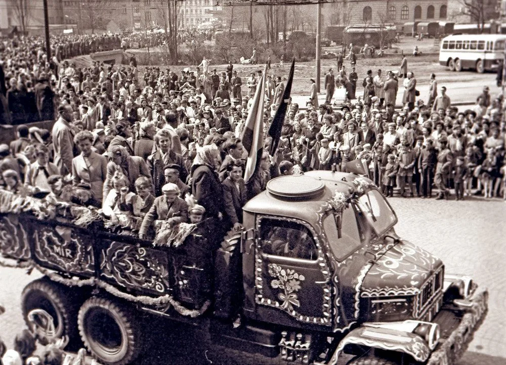 DRBNA HISTORIČKA: U Mlýnské stoky bývalo první neoficiální autobusové nádraží