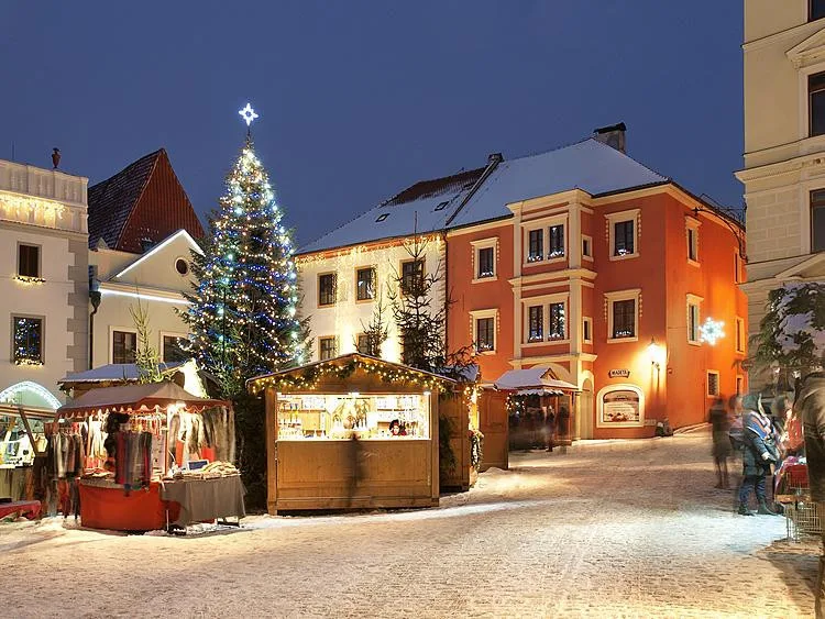 Boršov zrušil poplatky na trzích, Český Krumlov je sníží. Zájem trhovců klesá