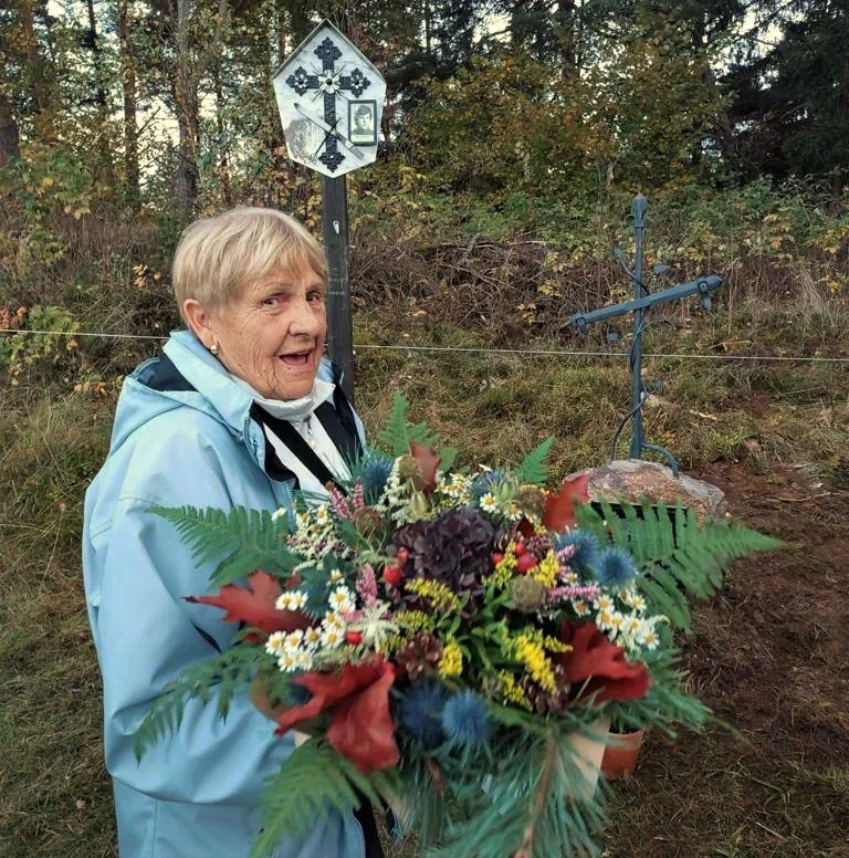 Křížek pro Emila Kintzla odhalila jeho manželka Naďa.
