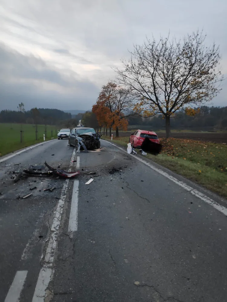 Vážná nehoda uzavřela silnici na trase Strakonice - Vodňany. Jeden člověk zemřel