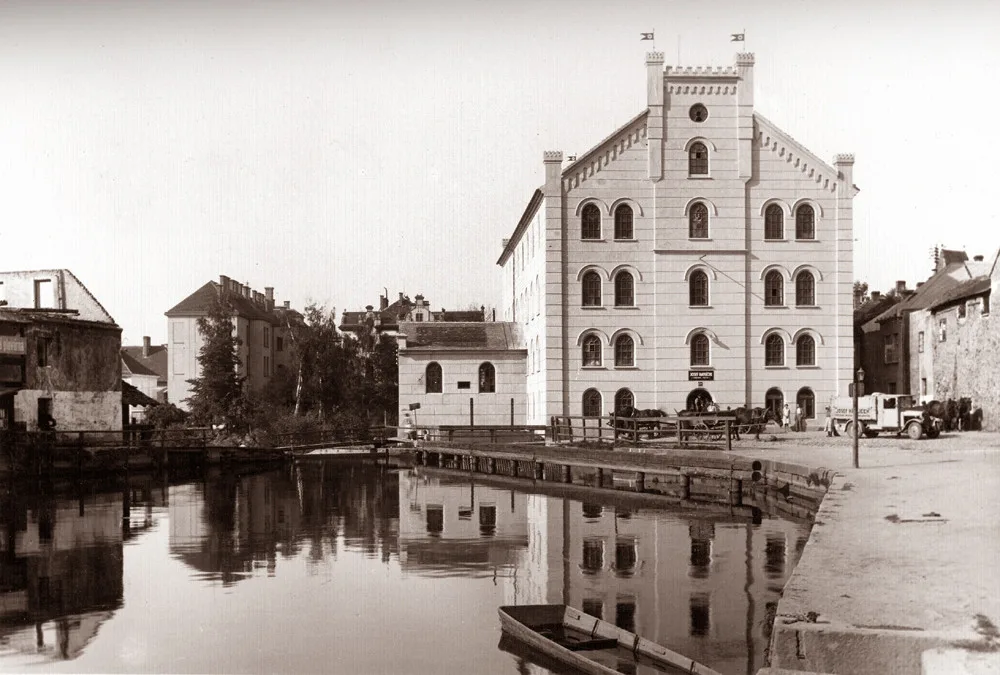 Přední mlýn a situce na Vltavě v roce 1929.