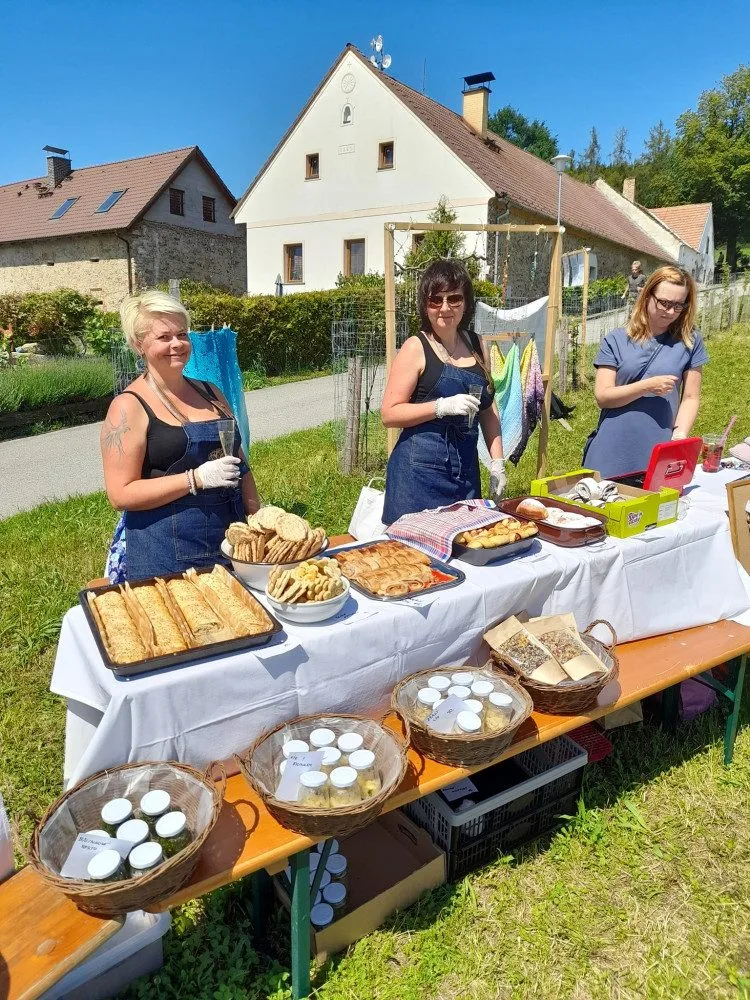 Andělský večer v Bohouškovicích. Dary ze statku zvou na jarmark lokálních výrobců