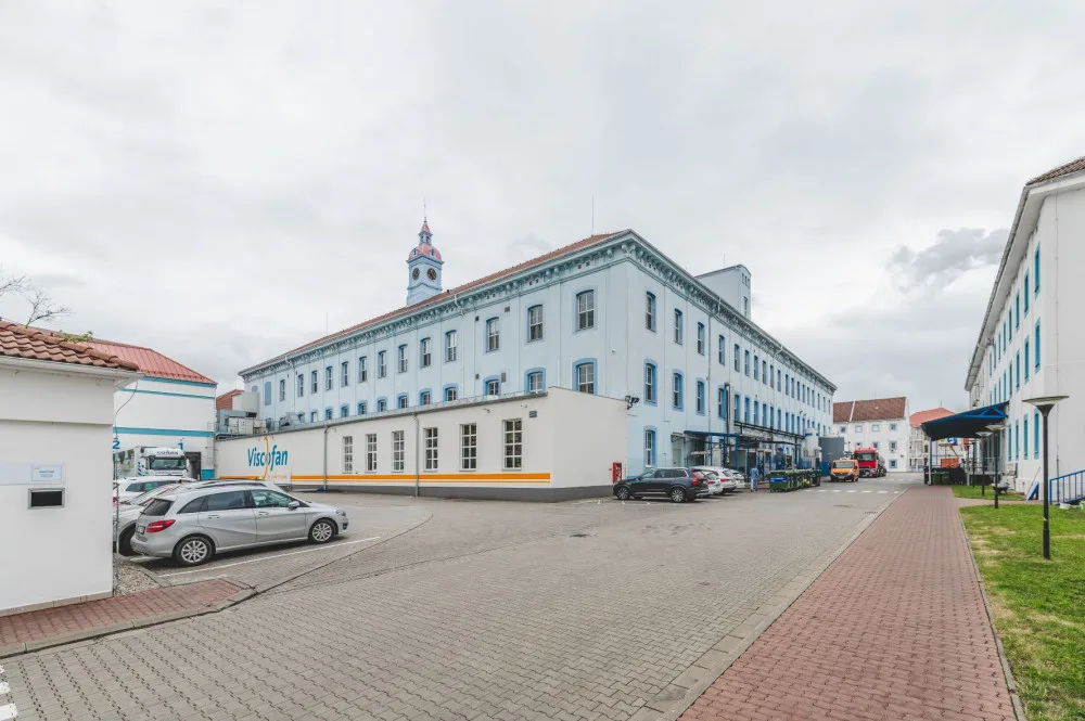 Budějovický Viscofan pomáhá zaměstnancům v boji s drahotou. Dostanou mimořádný příspěvek 6000 korun