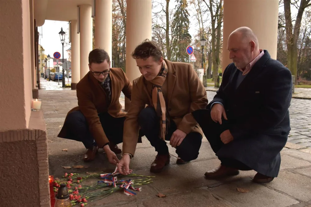 Na 17. listopadu přišli zavzpomínat zástupci města v Písku.