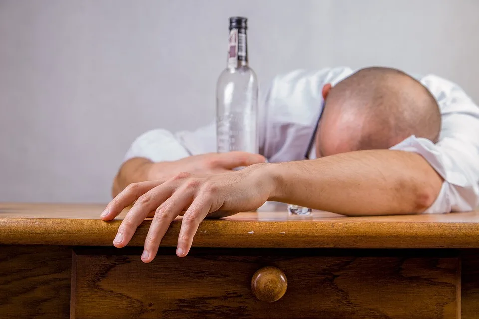 Mladík vypil čtyři lahve vodky. Nadýchal pět promile