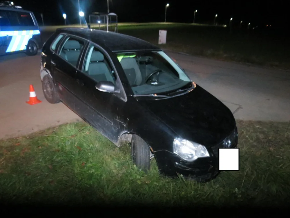 Opilý muž sjel autem do příkopu. Nadýchal přes pět promile