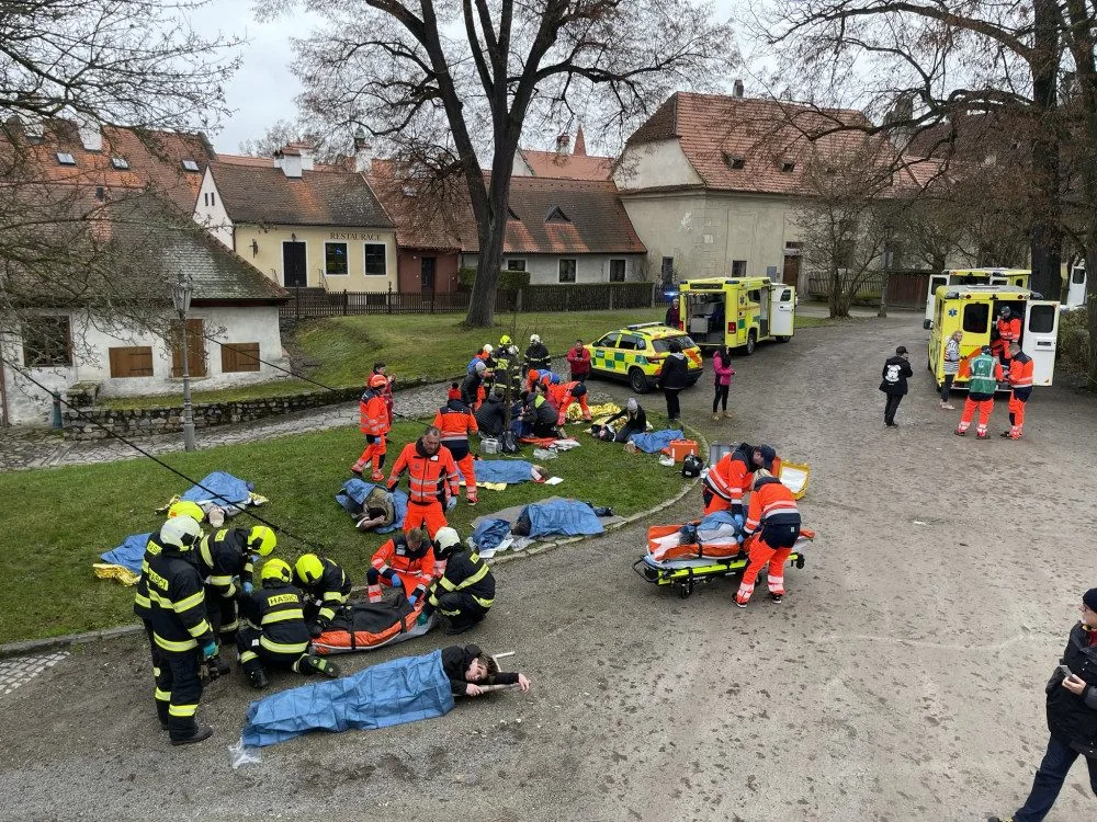 V areálu krumlovského zámku cvičili záchranáři zásah u teroristického útoku