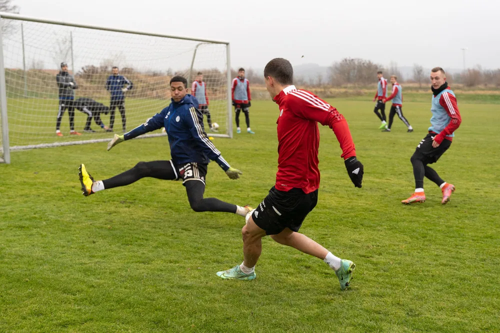 Dynamo testuje dva nové hráče. Sluka míří na reprezentační sraz