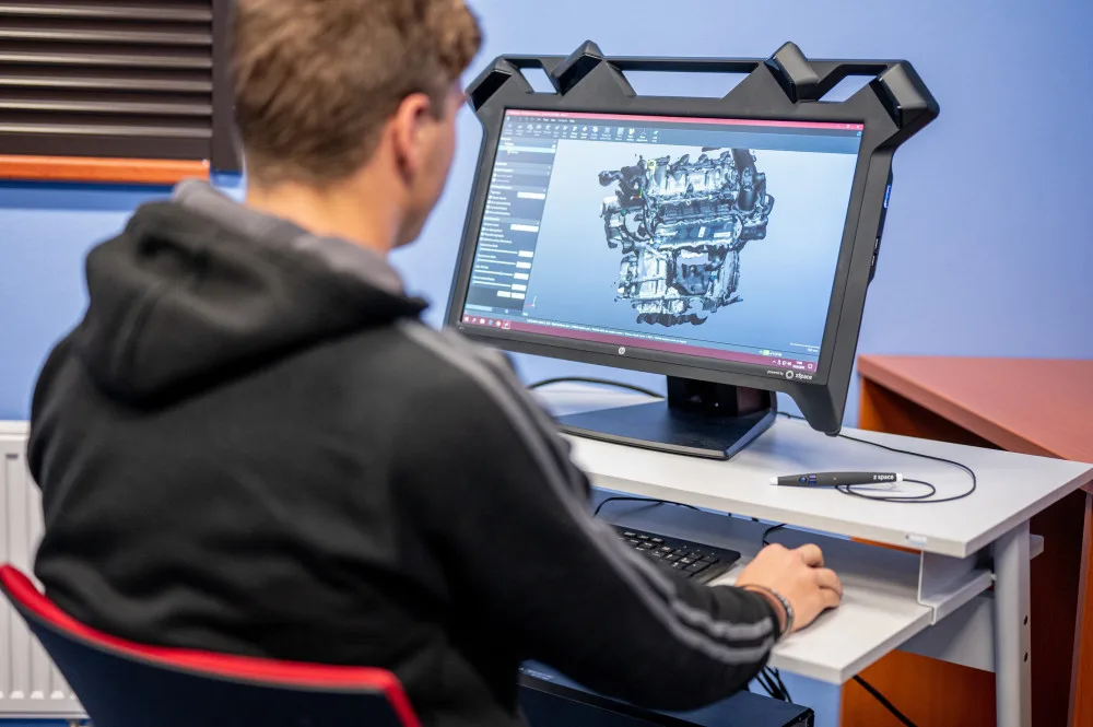 Najde se mezi vámi někdo, kdo by neznal jednu z největších škol Jihočeského kraje, a to VOŠ, SPŠ automobilní a technickou?