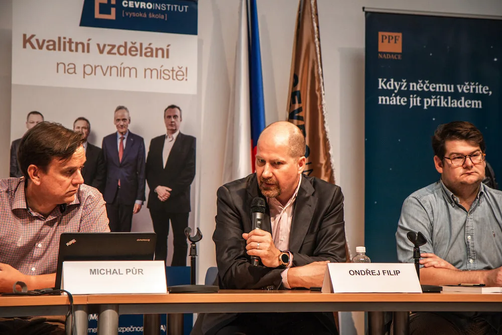 Odpojit Rusko od internetu? Poškodilo by to všechny, říká výkonný ředitel sdružení spravující české domény