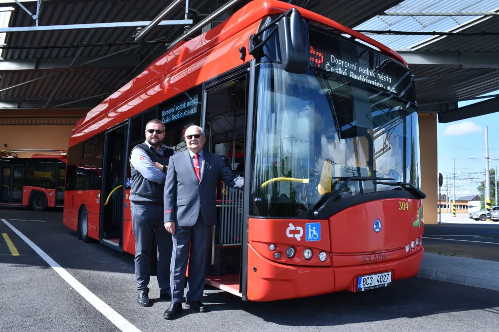 Václav Filip do dopravního podniku přivedl v devadesátých letech i syna Radka. (Foto: DPMCB)